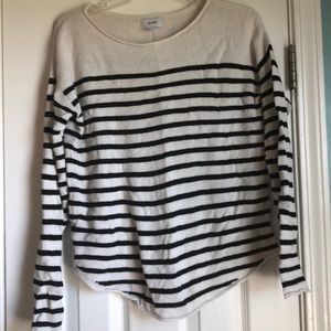 Black and white old navy sweater